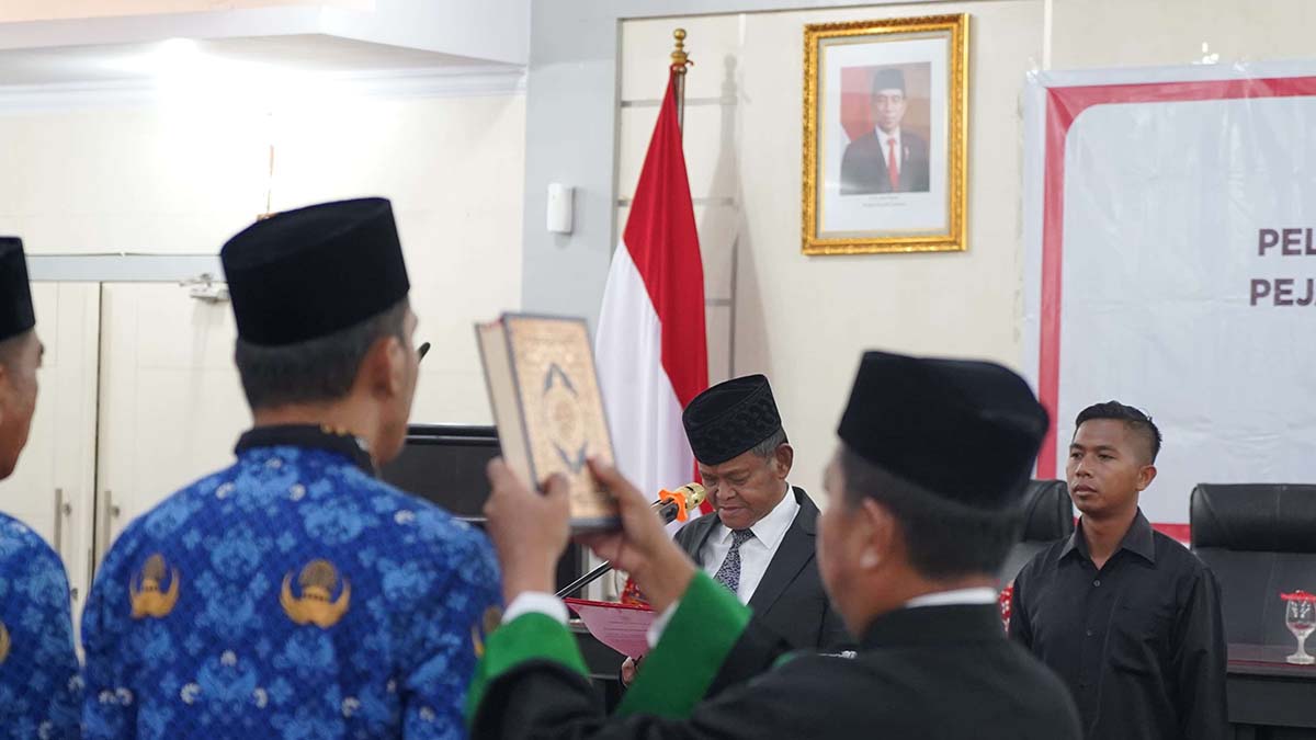 Pesan Gubernur Rusdy di Pelantikan 389 Pejabat Administrator dan Pengawas