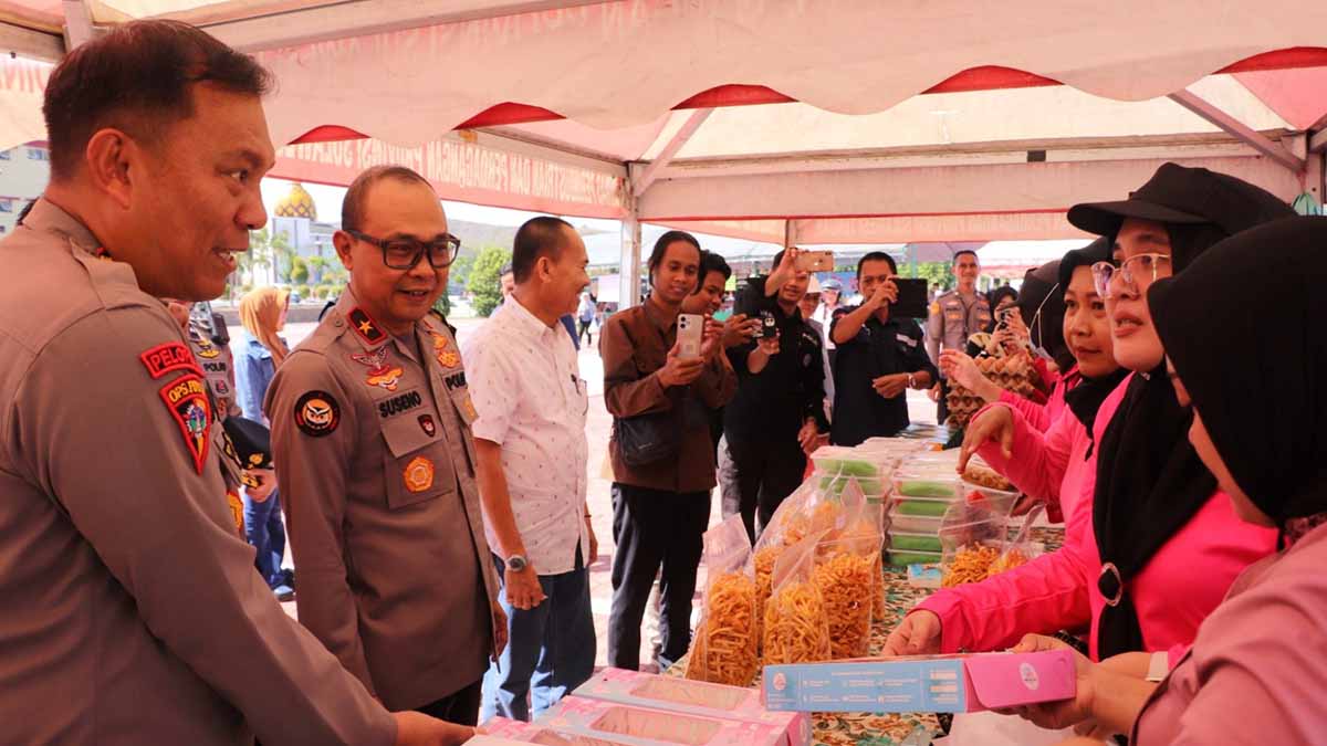 Ringankan Beban Warga Jelang Lebaran, Polda Sulteng Gelar Pasar Murah