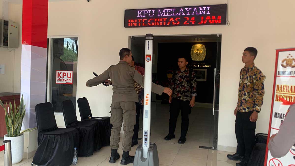 Polisi Perketat Pengamanan di KPU Sulteng Jelang Pendaftaran Paslon Pilkada
