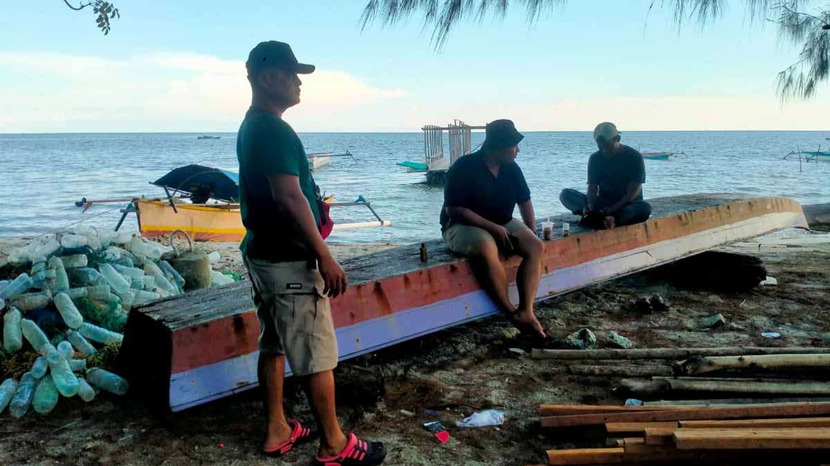Sat Polairud Gencar Patroli, Cegah Pengeboman Ikan di Moutong PARIMO, KONTEKS SULAWESI – Upaya melindungi ekosistem laut Teluk Tomini dari ancaman kerusakan terus dilakukan Satuan Polisi Perairan dan Udara (Sat Polairud) Polres Parigi Moutong (Parimo). Salah satunya dengan mengintensifkan patroli laut sebagai tindak lanjut laporan masyarakat terkait maraknya praktik penangkapan ikan menggunakan bahan peledak atau bom ikan.