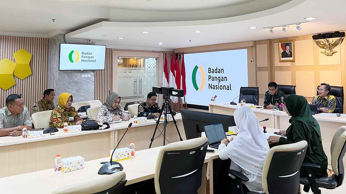 Bupati Parigi Moutong, Erwin Burase, saat melakukan audiensi dengan Direktur Ketersediaan Pangan Badan Pangan Nasional (Bapanas), Indra Wijayanto, di Kantor Pusat Bapanas, Jakarta, Senin (22/9/2025). Pertemuan ini membahas dukungan pemenuhan pangan darurat dan penguatan ketahanan pangan pasca bencana di Parigi Moutong. Foto: Prokopim Parigi Moutong