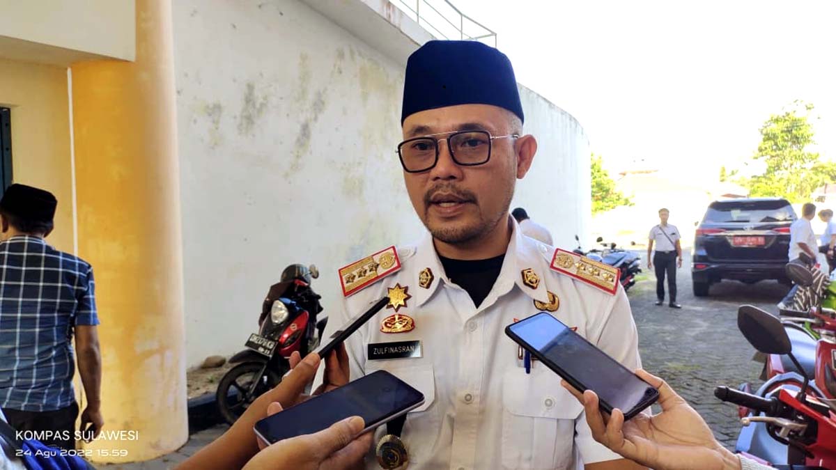 Sekretaris Daerah Kabupaten Parigi Moutong, Zulfinasran Achmad, saat memberikan klarifikasi terkait maraknya penipuan yang mencatut namanya, Rabu (24/9/2025). Foto: Tommy Noho