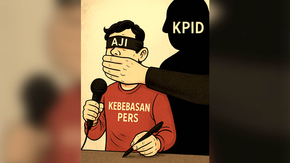 Ilustrasi: tangan besar bertuliskan “KPID” mencoba menutup mulut mikrofon bertuliskan “Media” atau “AJI”, sementara pena tetap menulis. Foto: Konteks Sulawesi