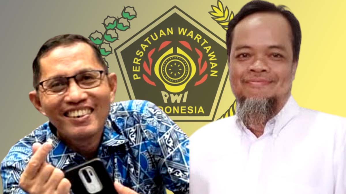 Dua pengurus Persatuan Wartawan Indonesia (PWI) Sulawesi Tengah saat menyampaikan pernyataan sikap lembaga terkait dugaan pengusiran wartawan di Parigi Moutong. (Foto: Dok. PWI Sulteng-Konteks Sulawesi)