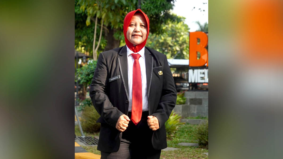 Kabid Distribusi dan Cadangan Pangan DKP Parigi Moutong, Rahmatia, SP, saat memaparkan implementasi Dasbor Simpul Distribusi Pangan Daerah dalam kegiatan penguatan lembaga ekonomi desa berbasis digital, Selasa (14/10/2025). Foto: Doc. Konteks Sulawesi