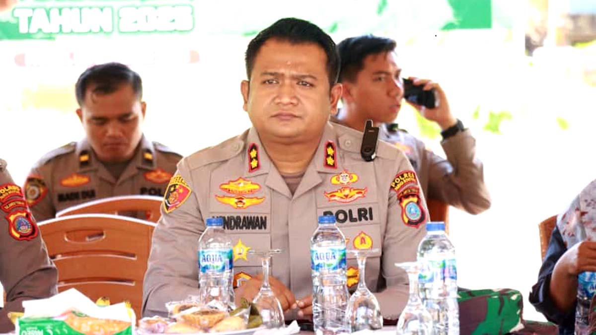Kapolres Parimo AKBP Hendrawan A. N., S.I.K., M.H. bersama Forkopimda dan perwakilan instansi pertanian saat melaksanakan Penanaman Jagung Serentak Kuartal IV di halaman belakang Mako Polres Parimo, Rabu (8/10/2025). Foto: Humas Polres Parimo
