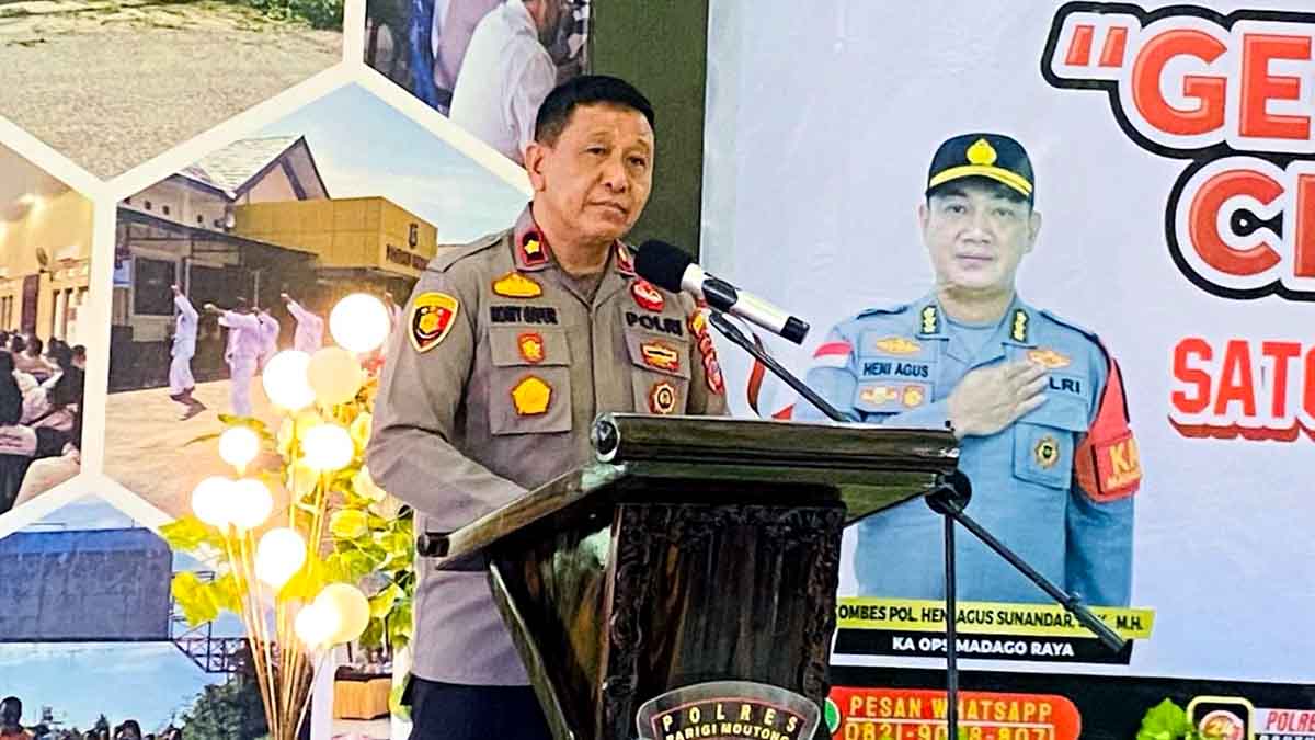 Wakapolres Parigi Moutong, Kompol H. Romy Gafur, SH, MH, saat membuka secara resmi Lomba Pidato Antar Pelajar bertajuk “Gema Pelajar Cinta NKRI” yang digelar Satgas Operasi Madago Raya Polda Sulteng bekerja sama dengan Polres Parigi Moutong, Senin (3/11/2025). Foto: Humas Polres Parimo