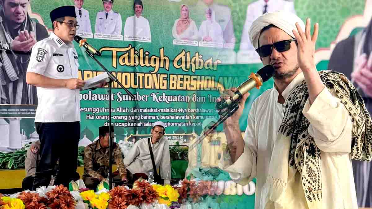 Keterangan Foto: Habib Ali Zainal Abidin bin Husen Syech Abu Bakar (kanan) menyampaikan tausiah saat Tabligh Akbar Parigi Moutong Bersholawat, disaksikan Bupati Parigi Moutong Erwin Burase (kiri) di Lapangan Futsal Toraranga, Parigi Moutong, Sulawesi Tengah. Foto: Diskominfo