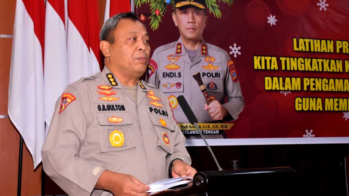 Keterangan Foto: Kepala Biro Operasi Polda Sulawesi Tengah, Kombes Pol Giuseppe Reinhard Gultom, menyampaikan sambutan mewakili Kapolda Sulteng saat membuka Latihan Pra Operasi (Latpraops) Lilin Tinombala 2025 di Aula Rupatama Mako Polda Sulteng, Palu, Rabu (17/12/2025). Foto: Humas Polda Sulteng.