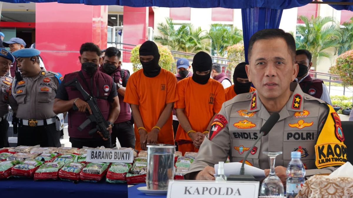 Keterangan Foto: Kapolda Sulawesi Tengah Irjen Pol Dr. Endi Sutendi menyampaikan keterangan pers di hadapan awak media, didampingi personel kepolisian dan tersangka kasus narkoba, saat rilis akhir tahun 2025 di Lobi Utama Polda Sulteng, Palu. Dalam kegiatan tersebut, Polda Sulteng menampilkan barang bukti narkotika berupa sabu, ganja, tembakau sintetis, serta ratusan ribu pil ekstasi hasil pengungkapan ratusan kasus narkoba sepanjang 2025. Foto: Humas Polda Sulteng