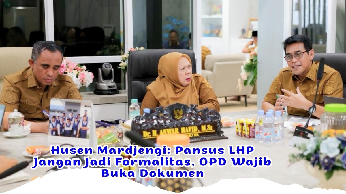 Keterangan Foto: Gubernur Sulawesi Tengah Anwar Hafid (kiri) didampingi Bupati Parigi Moutong Erwin Burase (kanan) dan jajaran pemerintah daerah membahas kesiapan kunjungan Menteri Transmigrasi di ruang kerja Gubernur, Palu, Senin (26/1/2026). Foto: Ist