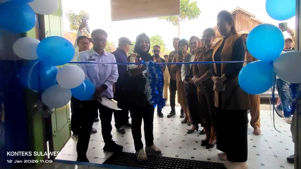 Keterangan Foto: Peresmian Program Makanan Bergizi Gratis (MBG) Yayasan Pelita Prabu Berjaya Indonesia di Desa Torue, Kecamatan Torue, Kabupaten Parigi Moutong, Sulawesi Tengah, Senin (12/1/2026). Acara ditandai dengan pengguntingan pita oleh Hesti. Ketua Yayasan dan disaksikan Camat Torue, unsur kepolisian, serta perwakilan pemerintah daerah sebagai bagian dari pelaksanaan program nasional pemenuhan gizi bagi anak, ibu hamil, dan ibu menyusui. Foto: Tommy Noho