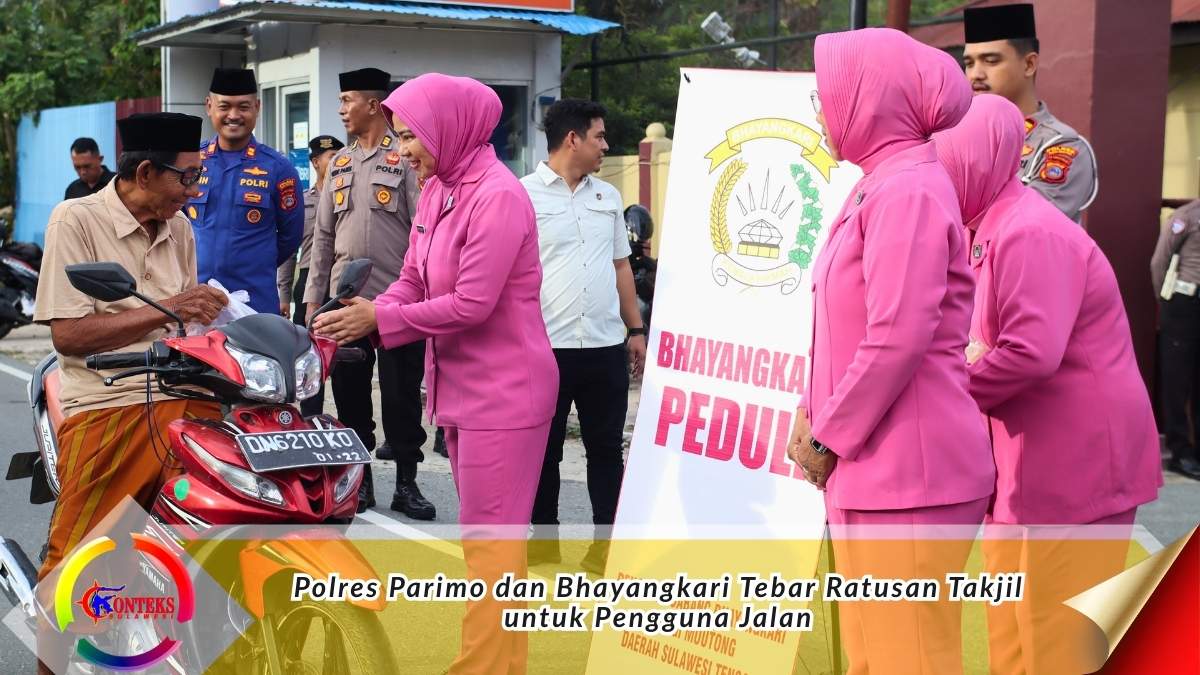 Keterangan foto: Ketua Bhayangkari Cabang Parigi Moutong Ny. Bibit Hendrawan bersama Personel Polres Parigi Moutong menyerahkan paket takjil kepada pengguna jalan dalam aksi berbagi Ramadan di Jalur Trans Sulawesi, Parigi Moutong. Foto: Dok. Konteks Sulawesi/Basrul