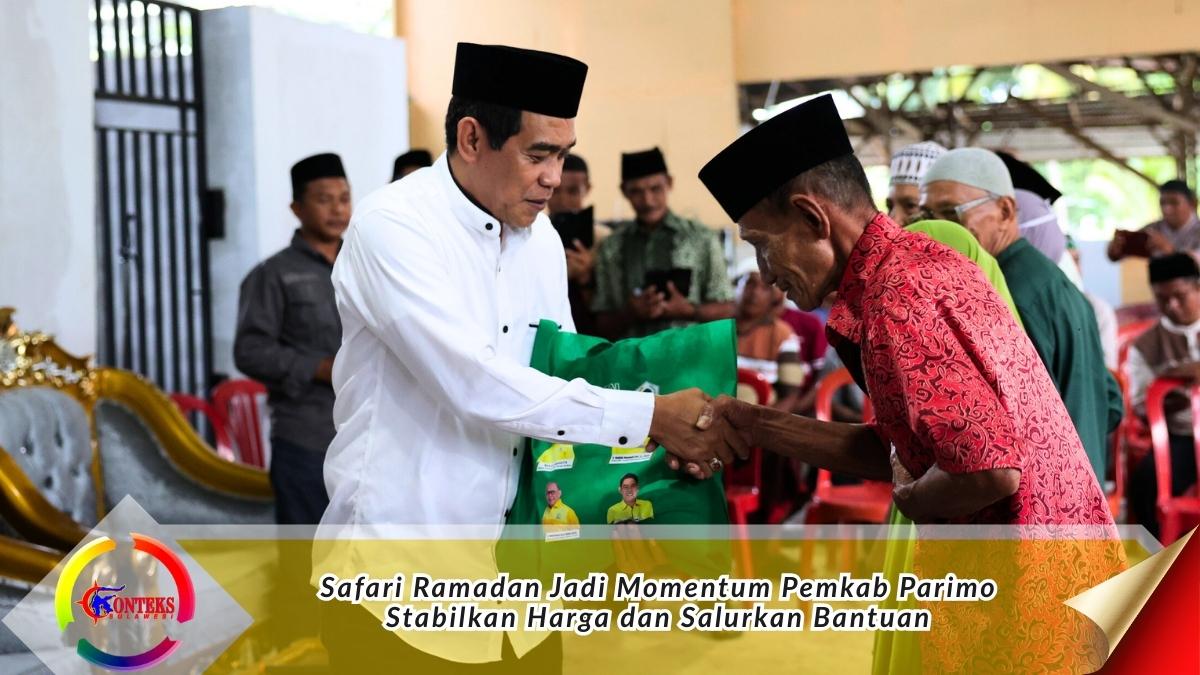 Bupati Parigi Moutong menyerahkan bantuan sosial kepada warga saat kegiatan Safari Ramadan di Desa Ogolugus, Kecamatan Ampibabo, sebagai bagian dari upaya pemerintah daerah menjaga stabilitas harga dan memperkuat perlindungan sosial masyarakat selama bulan suci. Foto: Prokopim