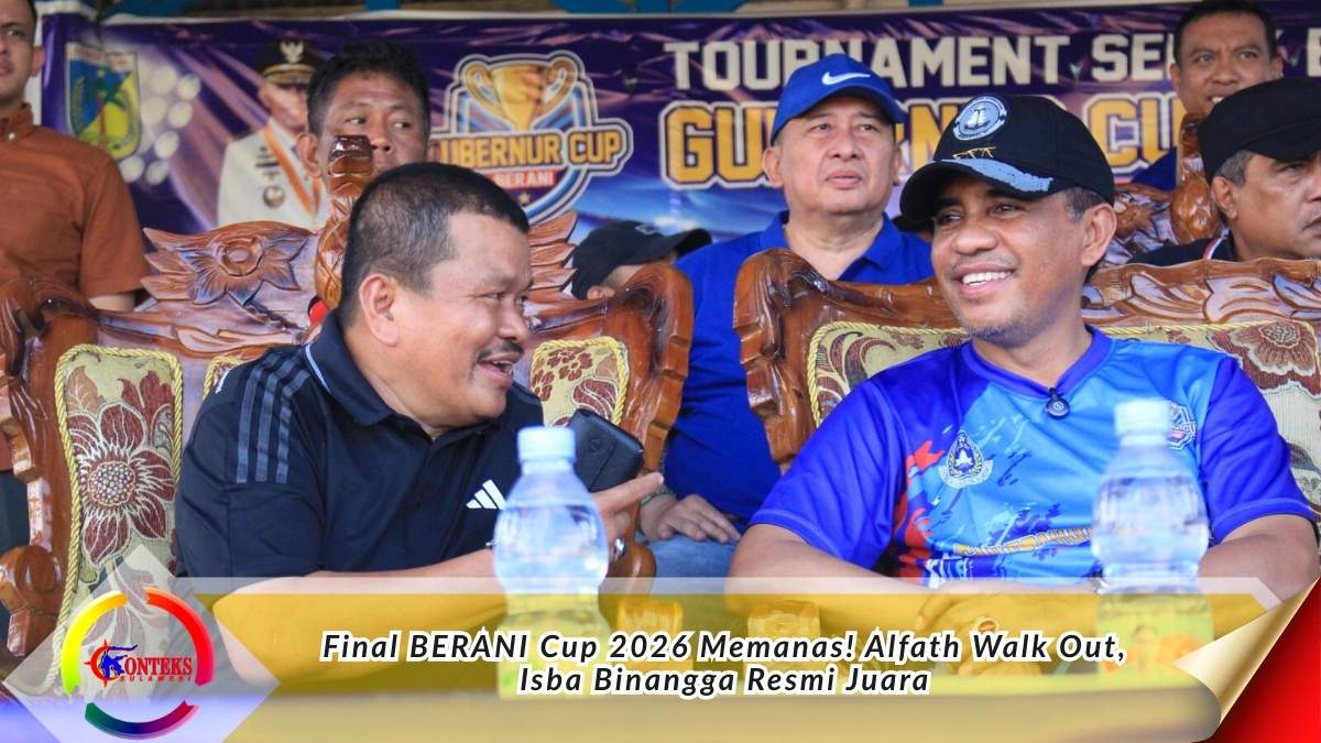 Keterangan foto: Wakil Bupati Parigi Moutong Abdul Sahid (kanan) berbincang dengan pejabat daerah saat menghadiri partai final Turnamen Gubernur BERANI Cup 2026 di Lapangan Hijau Patriot Bambalemo, Kecamatan Parigi, Senin (16/2/2026). Foto: Diskominfo