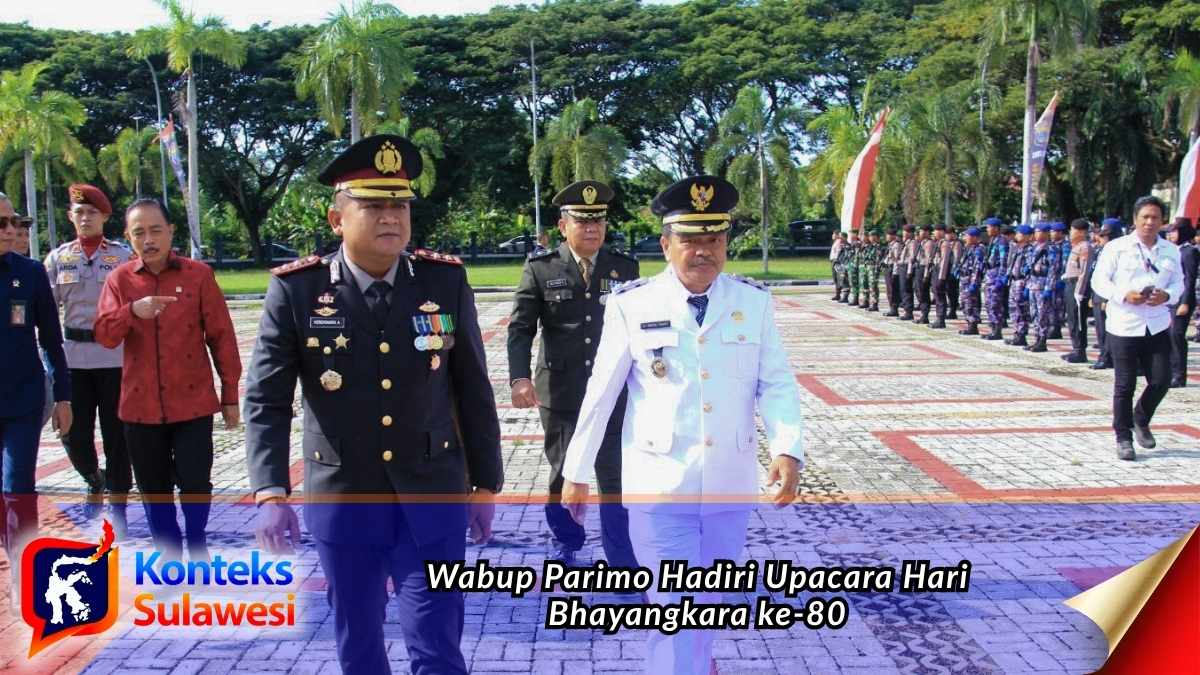 Wakil Bupati Parigi Moutong, H. Abdul Sahid (kanan), bersama Kapolres Parigi Moutong, AKBP Dr. Hendrawan A.N., S.I.K., M.H., mengikuti Upacara Peringatan Hari Bhayangkara ke-80 di halaman Kantor Bupati Parigi Moutong, Rabu (1/7/2026). Upacara tersebut menjadi simbol penguatan sinergi antara pemerintah daerah, TNI, dan Polri dalam menjaga keamanan serta mendukung pembangunan daerah. Foto: Diskominfo