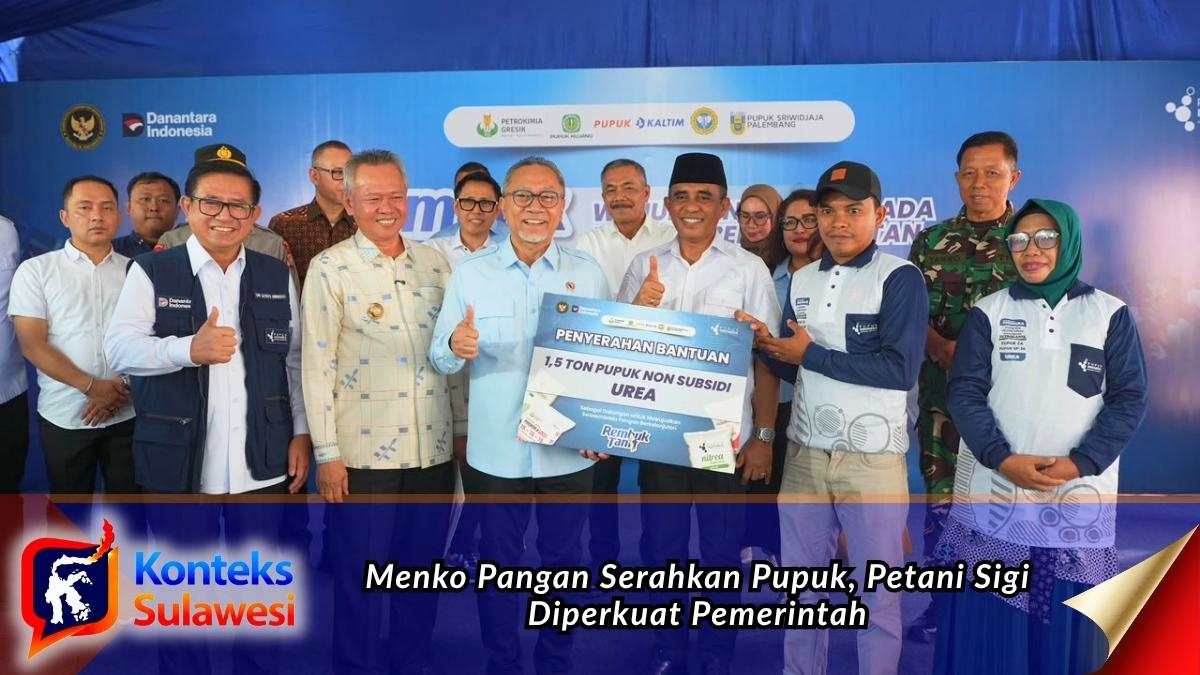 Menko Pangan Zulkifli Hasan didampingi Gubernur Sulawesi Tengah Anwar Hafid menyerahkan secara simbolis bantuan pupuk non-subsidi kepada perwakilan kelompok tani dalam kegiatan Rembuk Tani di Kabupaten Sigi, Sabtu (4/7/2026), sebagai upaya memperkuat produktivitas pertanian dan ketahanan pangan nasional. Foto: Ist