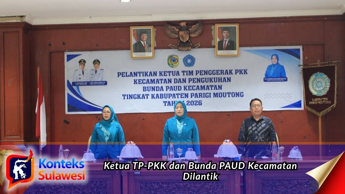 Asisten I Bidang Pemerintahan dan Kesejahteraan Rakyat Kabupaten Parigi Moutong (Parimo), Adrudin Nur, bersama Ketua TP-PKK Kabupaten Parigi Moutong Ny. Hj. Hestiwati Nanga menghadiri pelantikan Ketua TP-PKK dan pengukuhan Bunda PAUD Kecamatan se-Kabupaten Parigi Moutong Tahun 2026 di Aula Lantai II Kantor Bupati, Sabtu (11/4/2026). Kegiatan ini menjadi langkah memperkuat peran PKK dan Bunda PAUD dalam mendukung pembangunan keluarga, pendidikan anak usia dini, serta percepatan penurunan stunting. (Foto: Diskominfo Parigi Moutong).