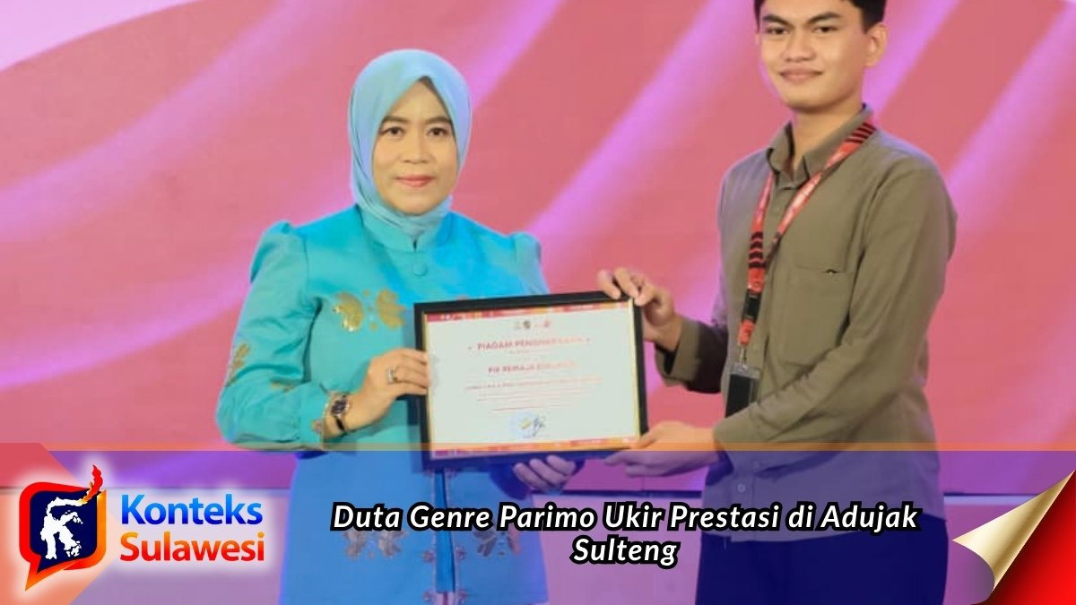 Bunda Genre Parigi Moutong Hj. Hestiwati Nanga menyerahkan penghargaan kepada perwakilan Duta Genre Parigi Moutong dalam ajang Adujak Tingkat Provinsi Sulawesi Tengah 2026. Foto: Diskominfo Parigi Moutong.