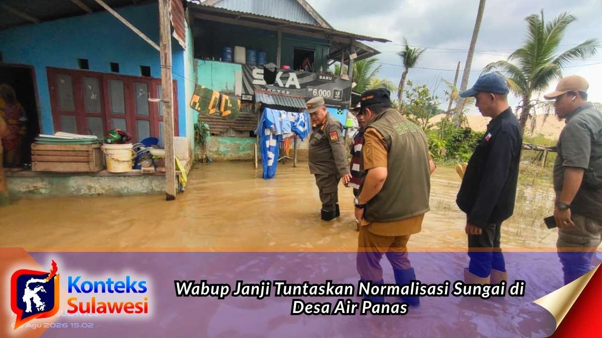Wakil Bupati Parigi Moutong, H. Abdul Sahid, meninjau langsung permukiman warga yang terdampak banjir bercampur lumpur di Desa Air Panas, Kecamatan Parigi Barat, sekaligus memastikan percepatan normalisasi sungai untuk memulihkan akses jalan dan aktivitas masyarakat. Foto: Tommy Noho