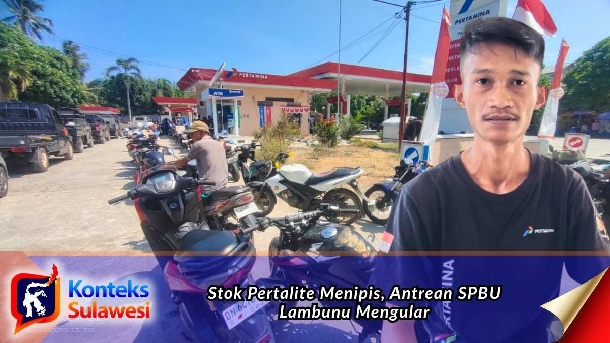 Ratusan kendaraan roda dua dan roda empat mengantre untuk mendapatkan BBM jenis Pertalite di SPBU Lambunu, Kabupaten Parigi Moutong, akibat berkurangnya pasokan dari Depot Pertamina Moutong. Foto: Tommy Noho.
