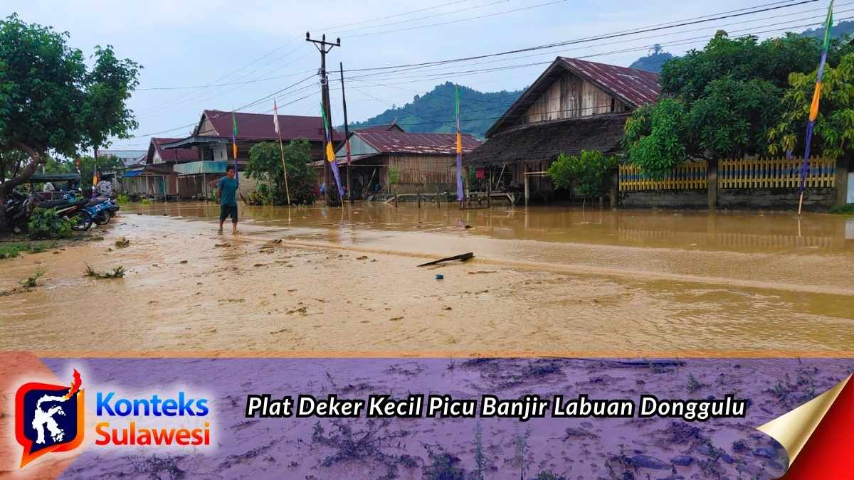 Banjir merendam badan jalan dan permukiman warga di Desa Labuan Donggulu, Kecamatan Kasimbar, Kabupaten Parigi Moutong, setelah hujan deras mengguyur wilayah tersebut. Kondisi ini diduga dipicu kapasitas plat deker yang kecil sehingga tidak mampu menampung debit air. Foto: Konteks Sulawesi/Kusno.