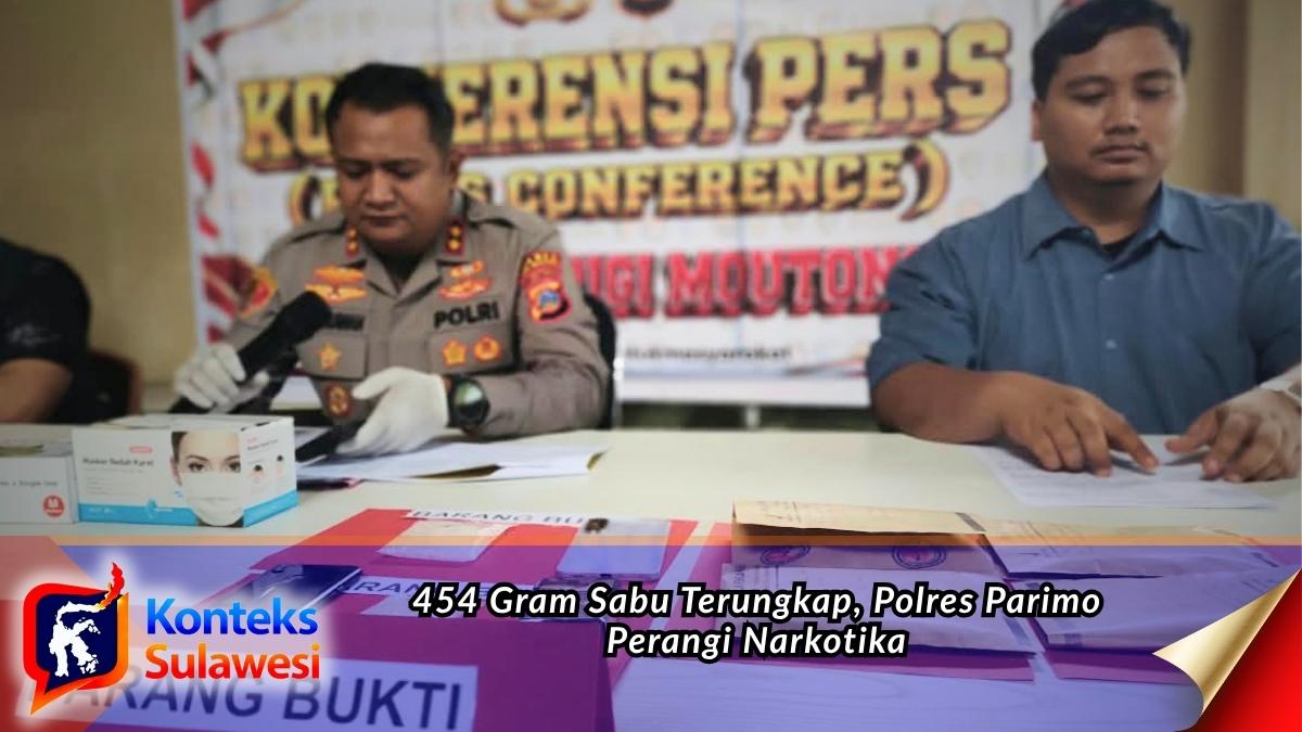 Kapolres Parigi Moutong bersama jajaran memperlihatkan barang bukti hasil pengungkapan kasus narkotika dalam konferensi pers di Mako Polres Parigi Moutong. Dalam tiga bulan, polisi mengamankan 454,17 gram sabu dari sejumlah tersangka. Foto: Tommy Noho.